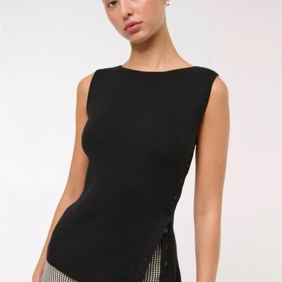 NWT Abercrombie and Fitch Asymmetrical Button Sweater Tank Black Sz S - Picture 3 of 9